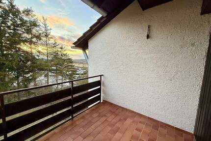 Ohne Provision & sofort bezugsfähig! Schöne 4-Zimmer-Wohnung mit netter Südwestloggia & ca. 86,6 qm im 1.Stock - Dietersheim