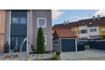 Modernisierte DHH mit PV-Anlage und Pool - Hohenfels