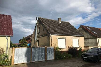 Modernierungsbedürftig, voll unterkellert mit Scheune und Nebengelass - Milower Land - Zollchow