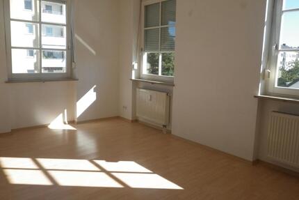 2 Zimmer Küche Bad in Zentrum Neutraubling zu vermieten