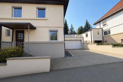 DHH mit Garten & Doppelgarage - 1.450,00&nbsp;EUR Kaltmiete, ca.&nbsp; 130,00&nbsp;m&sup2; in Heilbronn (PLZ: 74078) Frankenbach