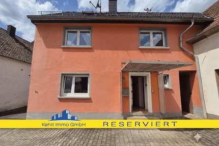 Reserviert-EFH mit Anbau, 2 Garagen & mehreren Stellplätzen – Renovierungsobjekt mit viel Potenzial für den schmalen Geldbeutel - Gries