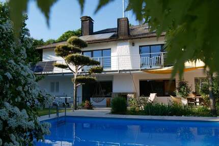 Familienglück mit Traumgarten und Pool! - Niedernhausen