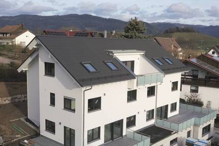 4-Zi.-Whg. mit Ausblick u. Dachterrasse in Oberkirch-Bottenau. Neubau. Genießen sie Wohnen in Ruhe und im Grünen.