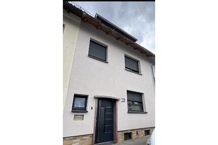 ***Reihenhaus in Frankfurt-Nied mit großem Garten zu verkaufen*** - Frankfurt am Main