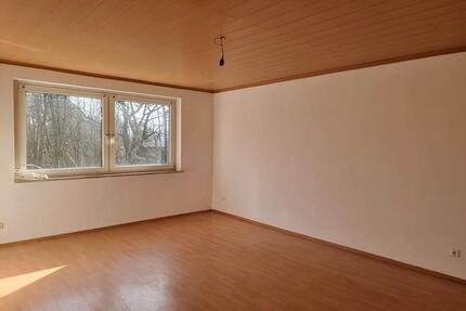 enovierte 4-Zimmer-Wohnung mit Balkon in Idar-Oberstein – sofort