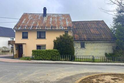 Zentral Wohnen und trotzdem sein eigenes Gartenparadies haben? Uriges Bauernhaus mit Scheune in Rennerod