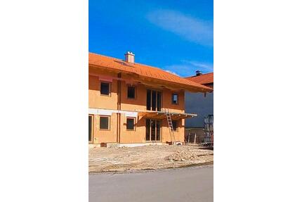 Wohnung im 1. OG + DG mit Garten - Traunstein