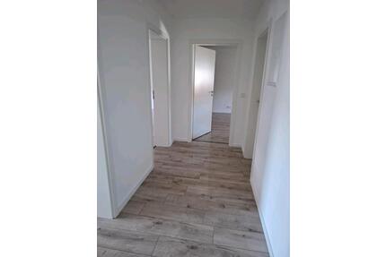 3-Zimmer-Wohnung in zentraler Lage mit Balkon und Garage - Waldkraiburg