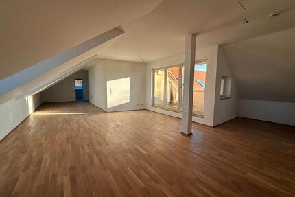 Traumhafte 4-Zimmer Dachgeschosswohnung mit FBH, Abstellraum, Gäste-WC & Loggia - WE 22 - Leipzig Süd