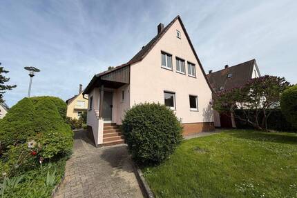 Schönes freistehendes Einfamilienhaus mit gepflegtem Grundstück und Garage in Rothenburg zu verkaufen! - Rothenburg ob der Tauber