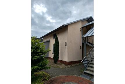 Charmante 2,5-Zimmer-Wohnung mit Südbalkon und eigenem Eingang - Zeven