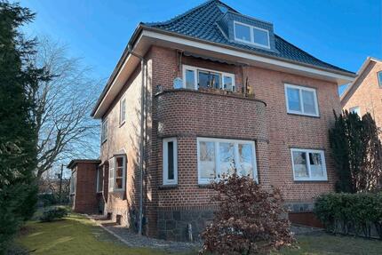 Stilvolle Familienvilla oder solides Mietwohnhaus mit Potential - Kiel Elmschenhagen