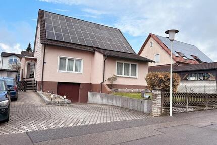 Großes Einfamilienhaus mit Garten in ruhiger Wohnanlage - Abensberg