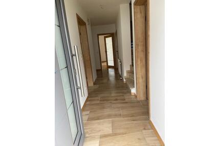 Reihenhaus mit Garten - 950,00&nbsp;EUR Kaltmiete, ca.&nbsp; 130,00&nbsp;m&sup2; in Osterhofen (PLZ: 94486)