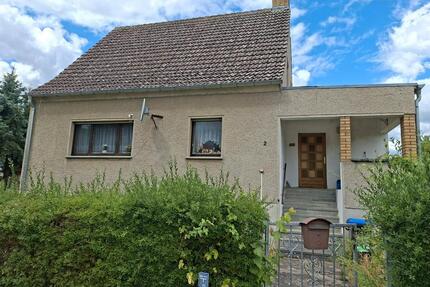 Grundstück mit Einfamilienhaus und Scheune - Golßen