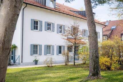 Kreative Dachgeschosswohnung mit Balkon - ruhig und zentral in München-Daglfing