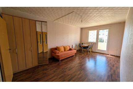 Bezugsfreie 2-Raum-Wohnung mit Stellplatz vom Eigentümer - Zeithain