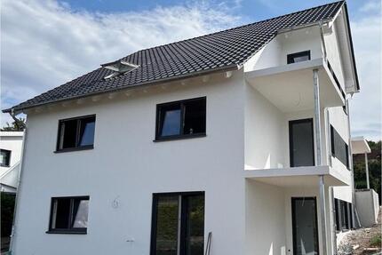 Neuwertige Maisonette-Dachgeschosswohnung mit 2 Balkone - Hargesheim