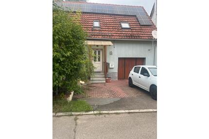 Haus mit kleinem Garten - 250.000,00&nbsp;EUR Kaufpreis, ca.&nbsp; 130,00&nbsp;m&sup2; in Villingen-Schwenningen (PLZ: 78054)