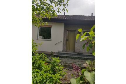 Immobilie mit Charakter: provisionsfreies Mehrgenerationenhaus in Adelshof - Adelshofen