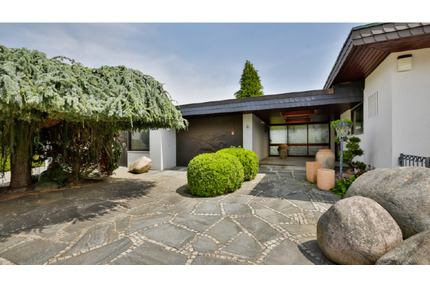 Großzügiger Bungalow mit Schwimmbad in begehrter Lage - Neuhausen