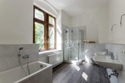 Balkon - Kamin - Tageslichtbad - Dusche | 2-Zimmer-Wohnung Plauen Westend
