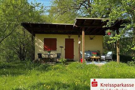 Großzügiger Garten mit massiver Hütte - Nattheim