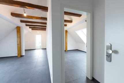 2-Zimmer DG Wohnung renoviert - 700,00&nbsp;EUR Kaltmiete, ca.&nbsp; 46,57&nbsp;m&sup2; in Nürnberg (PLZ: 90427) Almoshof