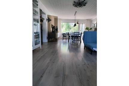 Zweifamilienhaus mit Gewerbeeinheit in Riegelsberg-OT zu verkaufen