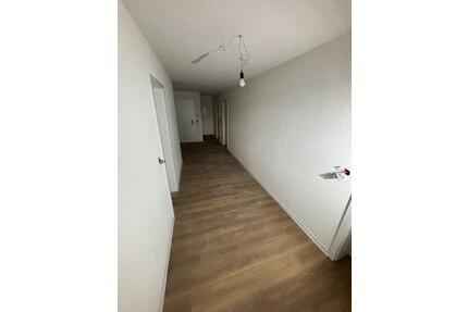 Frisch renovierte 3-Zimmer-Wohnung mit 94 m² zu vermieten - Vöhl