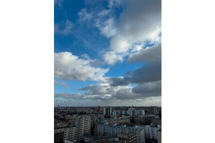Moderne 2-Zimmer-Wohnung mit Panorama-Fensterfront - Berlin Mitte