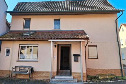 Wohnhaus mit Scheune - 128.500,00&nbsp;EUR Kaufpreis, ca.&nbsp; 99,00&nbsp;m&sup2; in Maßbach (PLZ: 97711)