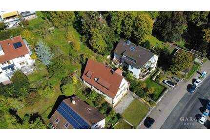 Zweifamilienhaus mit zusätzlichem Baugrundstück in Stuttgart-Rohracker!