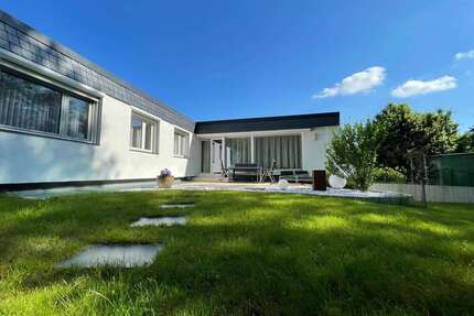 Haus zum Mieten in Stuttgart 2.600,00 € 190 m²