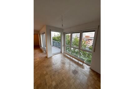 Moderne 3 Zimmer Wohnung mit Einbauküche und Balkon - Frankfurt am Main Niederrad