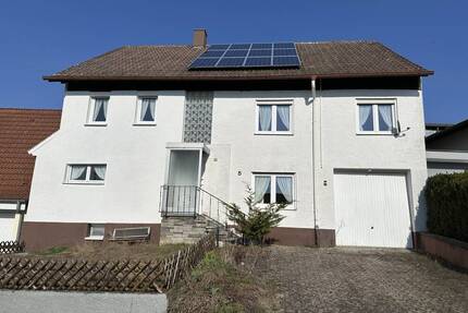 Einfamilienhaus in Rottweil-Zepfenhan mit großem Grundstück und Platz für Ideen - Rottweil / Zepfenhan