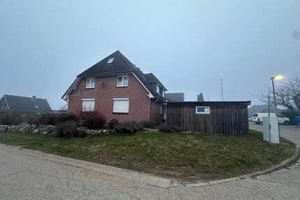 Schönes Zweifamilienhaus in ruhiger Lage mit schönem Garten - Lensahn