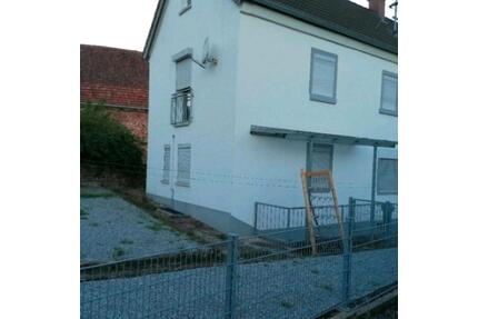 1 Familienhaus Freistehende - 1.250,00&nbsp;EUR Kaltmiete, ca.&nbsp; 120,00&nbsp;m&sup2; in Mehlingen (PLZ: 67678)