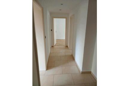 Erdgeschosswohnung 3 Zimmer Wohnung Traunreut mit Stellplatz