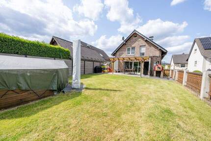 Familienglück in Bestlage: Stilvolles Haus mit Pool & viel Platz - Köln Mülheim