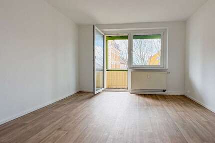 Wohnung zum Mieten in Glauchau 299,00 € 50.25 m²