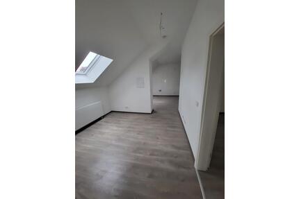 Sanierte Dachgeschosswohnung - 750,00&nbsp;EUR Kaltmiete, ca.&nbsp; 100,00&nbsp;m&sup2; in Saarbrücken (PLZ: 66119) St. Arnual
