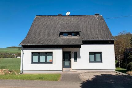 Teilmodernisiertes EFH mit Bachlauf und Ausblick in Zerf