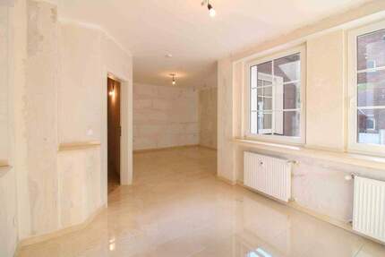 Großzügige, hochwertig modernisierte 2-Zimmer-Wohnung mit gut vermieteter Gewerbefläche - Recklinghausen Ost