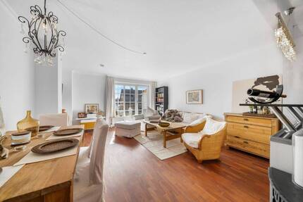 Unweit vom Strand: Gehobene 2-Zimmer-Wohnung mit Südbalkon und Tiefgaragenstellplatz - Timmendorfer Strand