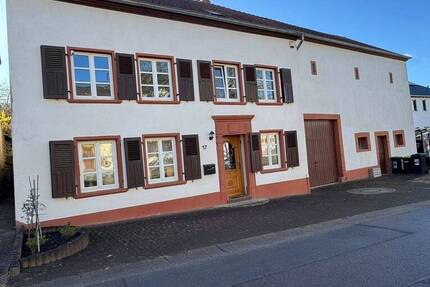 Bauernhaus mit Scheunen und viel Potenzial direkt an der Grenze L-Remich - Perl Wochern