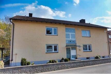 Gepflegte, sofort beziehbare 3 Zimmer-Wohnung mit Balkon und Carport in ruhiger Siedlungslage - Nähe Schulzentrum - Haßfurt