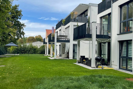 Exklusive und sonnige Wohnung im OG mit Balkon und Blick ins Grüne - KfW 55 - Homeoffice - Böblingen