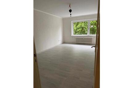 Wohnung 65qm 3 Zimmer - 900,00&nbsp;EUR Kaltmiete, ca.&nbsp; 65,00&nbsp;m&sup2; in Melsdorf (PLZ: 24109)